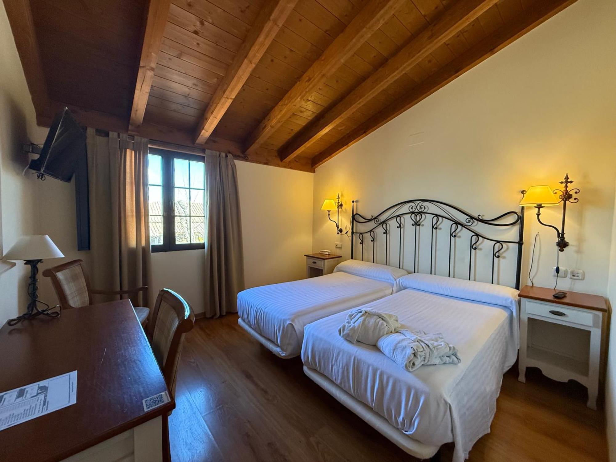 Balneario Cervantes ซานตาครูซ เด มูเดลา ภายนอก รูปภาพ